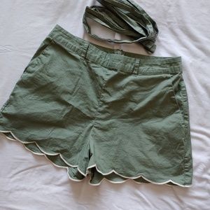 Scallop shorts